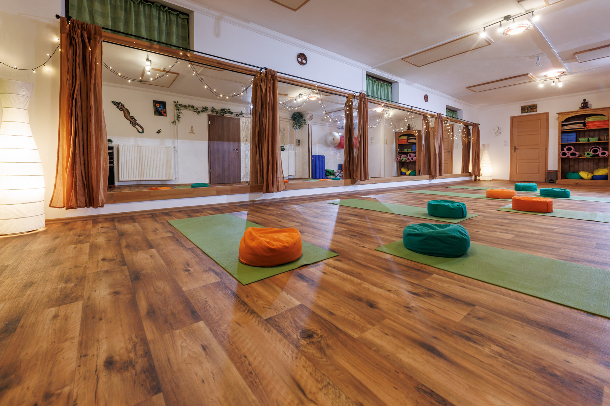 jóga, tánc, pilates, meditáció, hangfürdő...