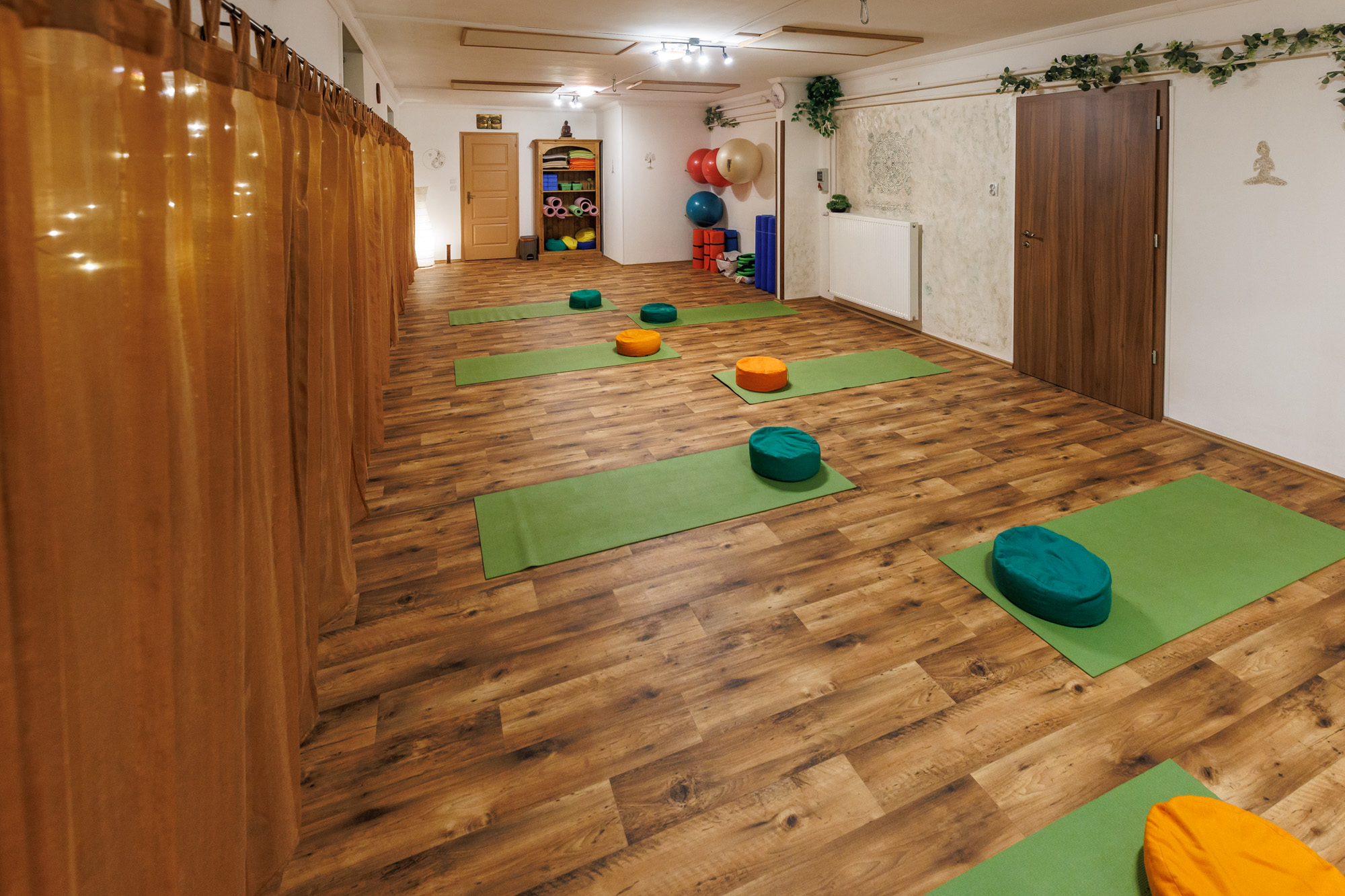 jóga, tánc, pilates, meditáció, hangfürdő...